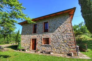 Exterior - Rustic Holiday Home, Ortignano (Ortignano)