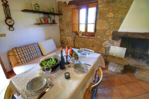 Dining - Rustic Holiday Home, Ortignano (Ortignano)