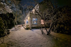 المنطقة المحيطة بالمنشأة