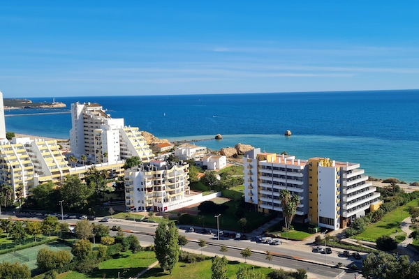 The view of the Atlantic from the living room balcony./ Blick auf den Atlantik.