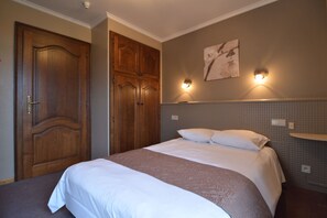 12 bedrooms, free WiFi