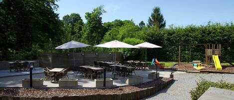 屋外ダイニングエリア