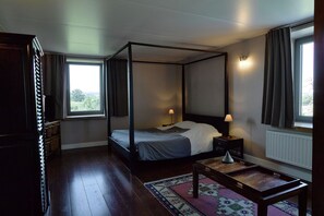 7 bedrooms, free WiFi