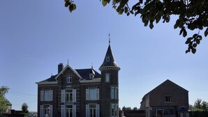 A large brick building with a tower and a smaller annex. - Lavish Castle in Thimister with Turkish Steambath, Sauna (Thimister-Clermont)
