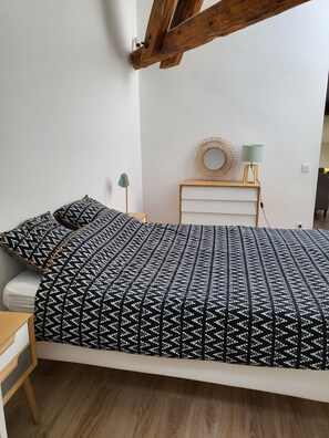 1 quarto, ferros/tábuas de passar roupa, acesso à internet