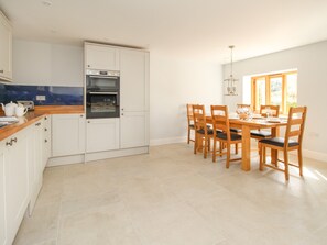 Cottage | Private kitchen | Fridge, dishwasher, electric kettle, toaster
