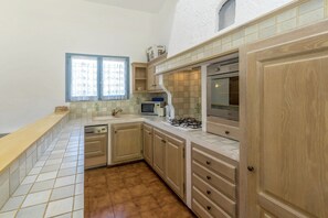 Refrigerador, microondas, horno y lavavajillas 