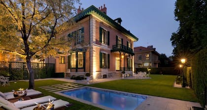 Villa - Chalet Clermont-Tonnerre with swimming pool in the center of town