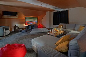 Smart-TV, peis og DVD-spiller