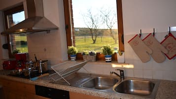 Kühlschrank, Mikrowelle, Ofen, Geschirrspüler