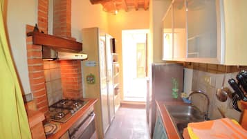 Fridge, microwave, oven
