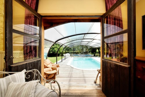 Magnificent Holiday Home in Baronville with Heated Pool & Billiards