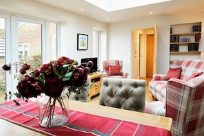Cottage | Living area