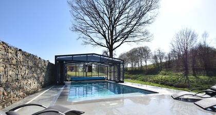 Villa Ă  Nadrin avec piscine et vue