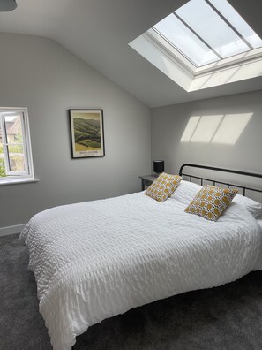 2 عدّة غرف نوم ومكواة/لوح كي وواي فاي مجانًا وملاءات أسرّة