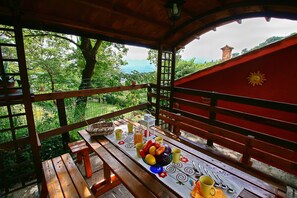 Outdoor dining - Belvilla by OYO Casa Rame (Fabriano)