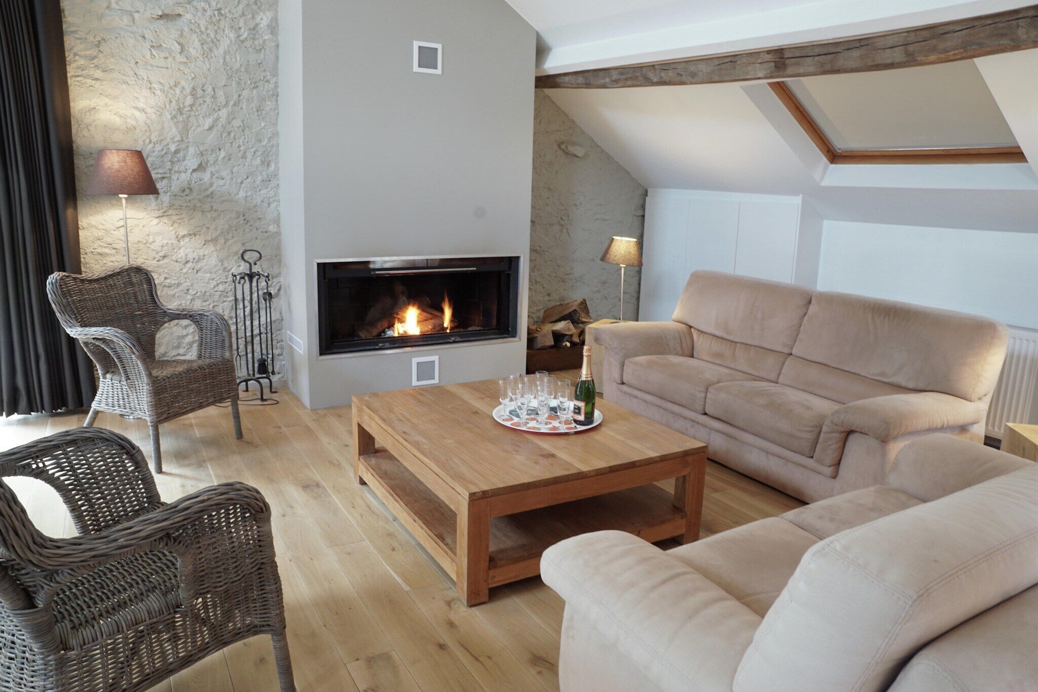 Smart TV, fireplace, ping pong