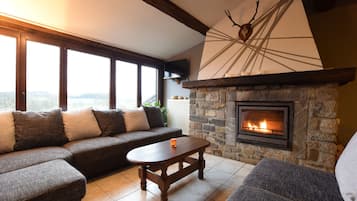 Smart TV y chimenea