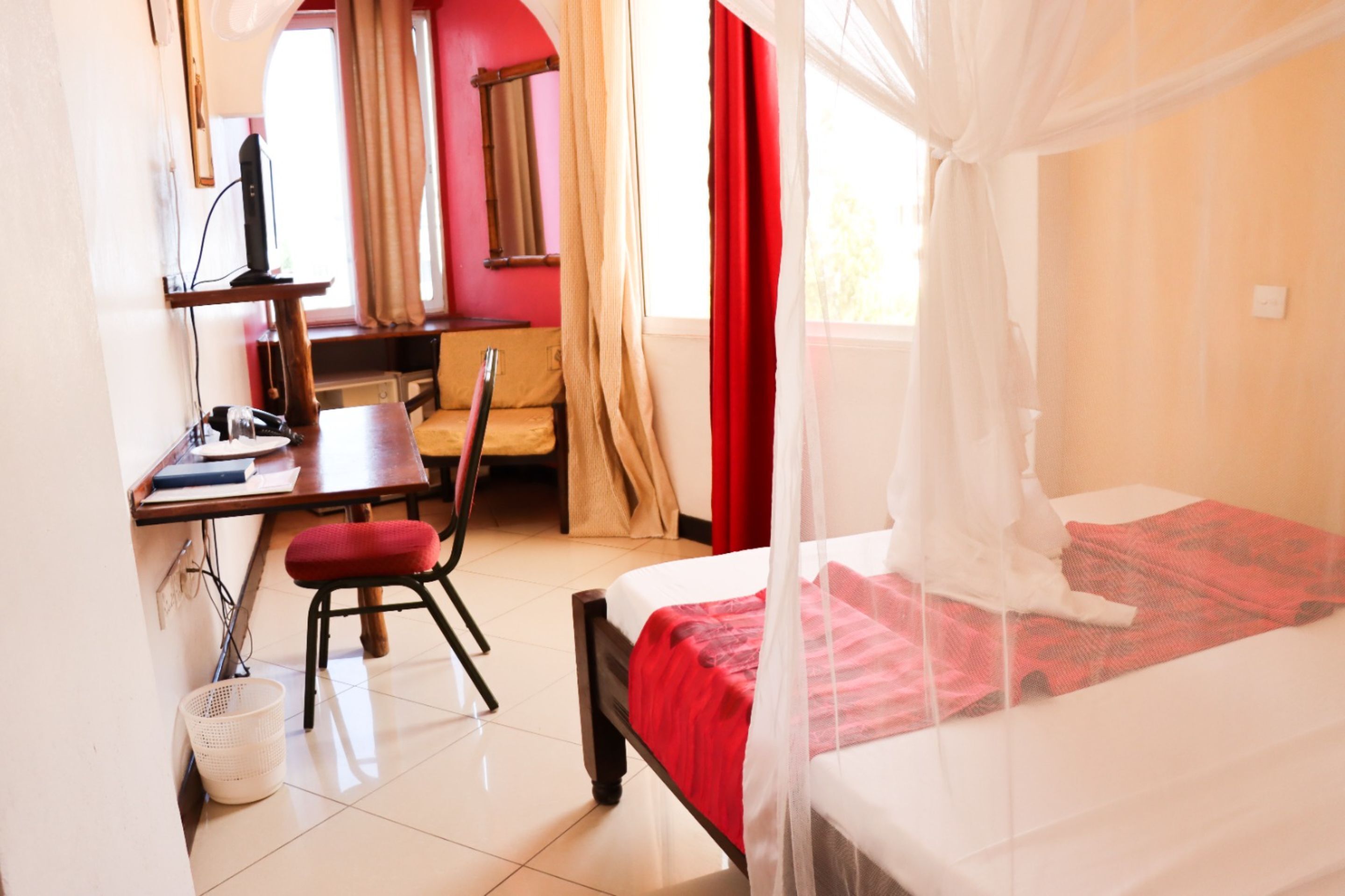 executive single room | premium bedding, pillow-top beds, minibar, laptop workspace