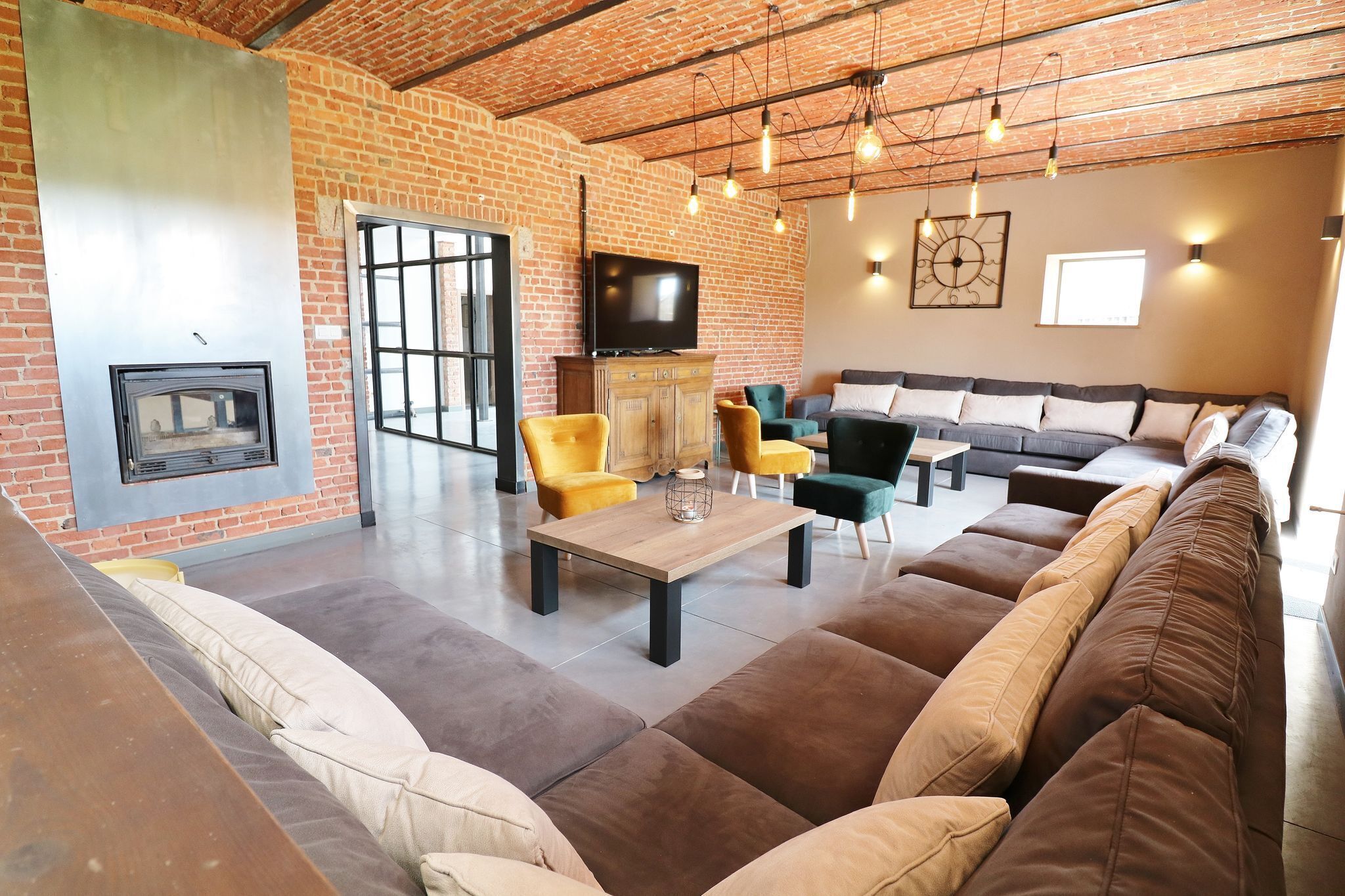 Smart-tv en een open haard
