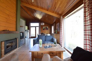 Smart TV y chimenea 