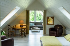 4 bedrooms, iron/ironing board, free WiFi