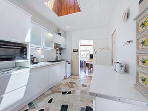 雪櫃、微波爐、洗碗機、廚房用具/餐具/器皿