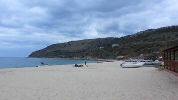 Una spiaggia nelle vicinanze