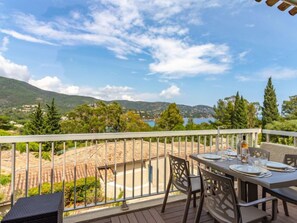 تناول الطعام با لخارج