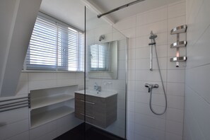 Bathtub