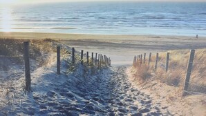 A beach path with a fence leading to the ocean. - Elegant studio near beach (Bergen aan Zee)