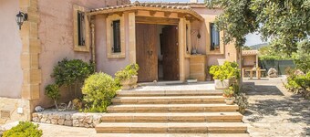 Beautiful 3 bedroom country villa, for 7, pool & nestled on the golf course 