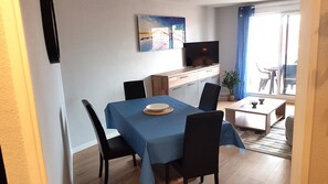 Dining - 2-room apartment, Eyrac beach 300m away, residence facing the marina (Arcachon)