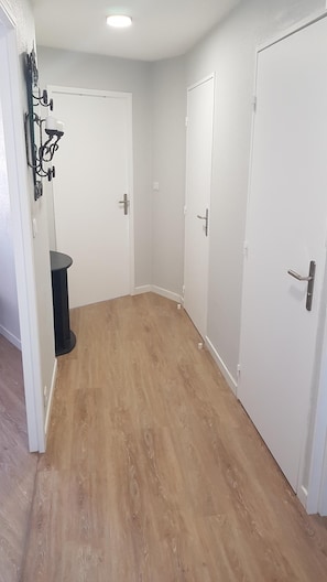 Interior - 2-room apartment, Eyrac beach 300m away, residence facing the marina (Arcachon)