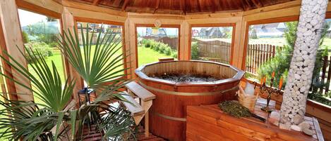 Bain à remous extérieur