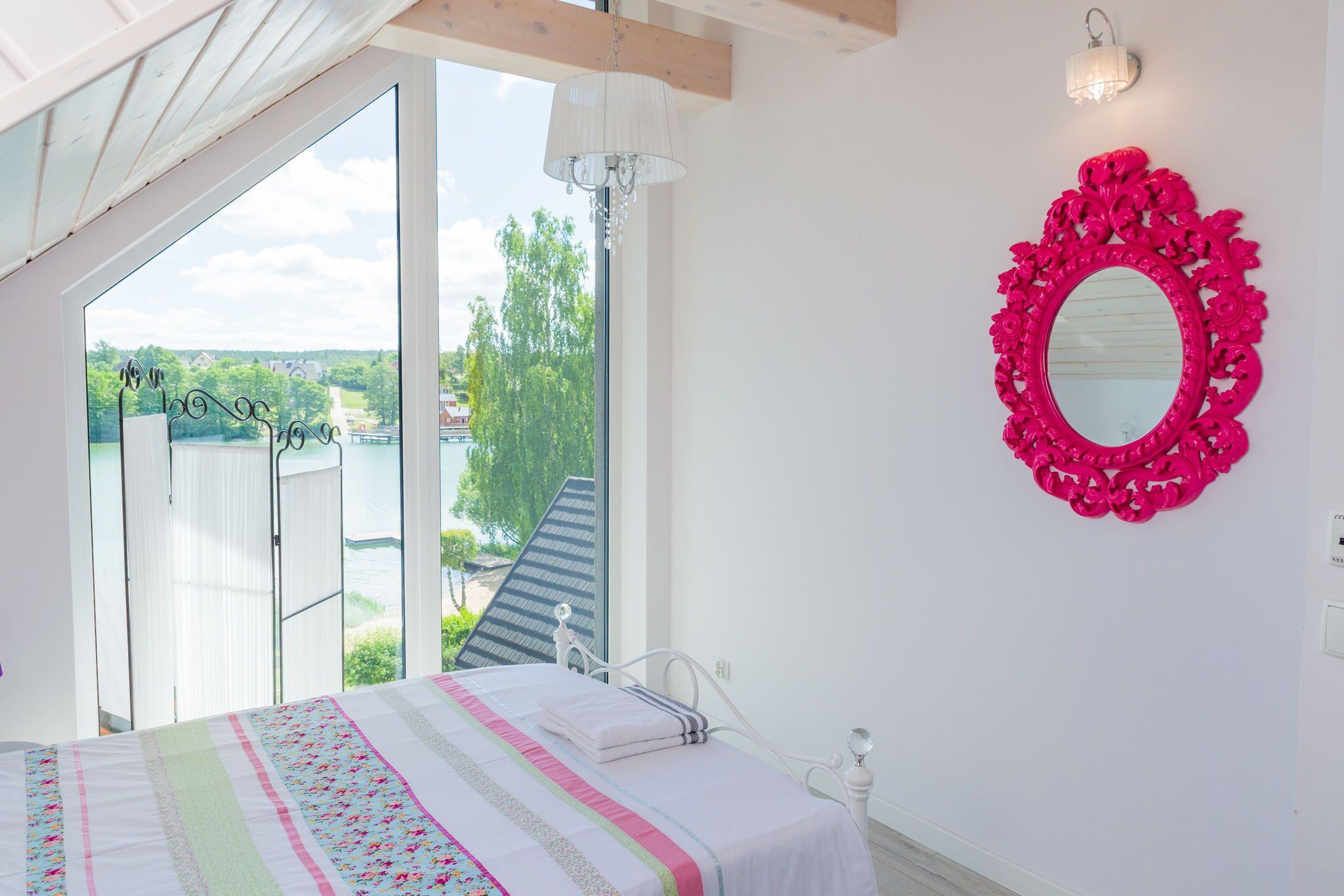 5 bedrooms, travel crib, free WiFi