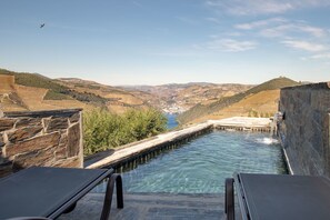 Pool - Holiday home with private pool (Valença-de-Douro)