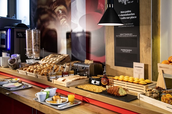 Daily buffet breakfast for a fee