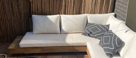 Basic Apartment, 1 King Bed | Property grounds