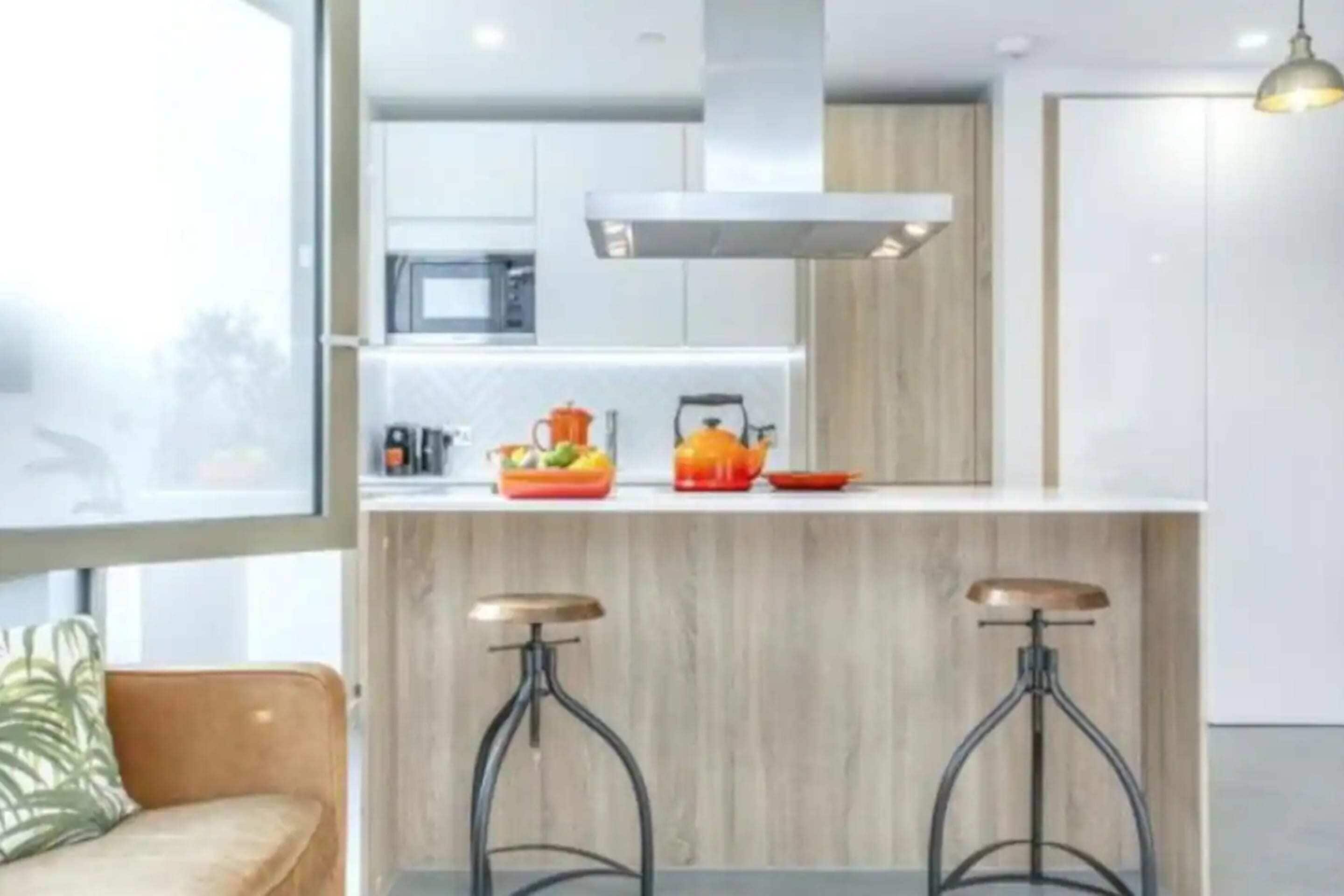 Basic Apartment, 1 King Bed | 1 bedroom, laptop workspace, bed sheets