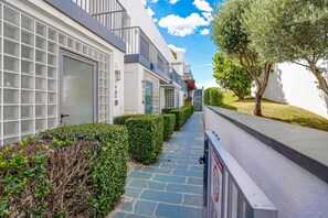 صورة غير مصنفة، 4 من 39، زرّ