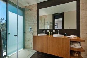 Bathtub - Luxurious Villa in Tavira with Private Pool (Tavira)