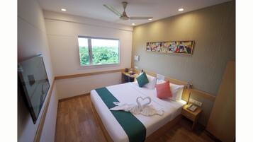 Premium Room | In-room safe, desk, laptop workspace, blackout drapes