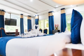 Deluxe Quadruple Room | Desk, laptop workspace, free WiFi, bed sheets - Jovial Gold (Balakot)