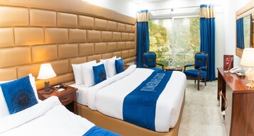 华丽双人房 | 办公桌、笔记本电脑工作区、免费 WiFi、床单