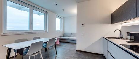 Kühlschrank, Ofen, Herdplatte, Geschirrspüler