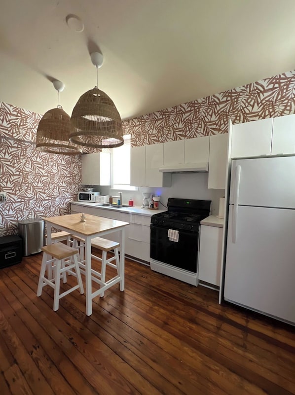 Departamento (1 Bedroom) | Cocina privada | Microondas, horno, parrilla de estufa y lavavajillas