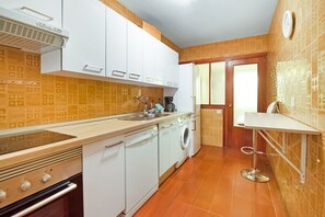 Geladeira, micro-ondas, fogão