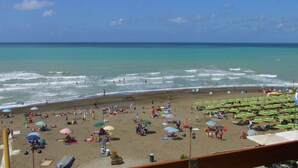 Unclassified image, 5 of 40, button