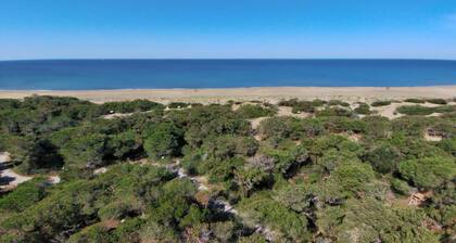 Retraite avec piscine et spa Ă flanc de colline